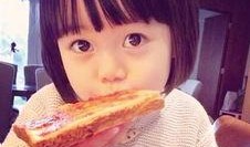 娱乐吃瓜酱可爱的女儿,可爱女儿萌态十足，萌化网友心