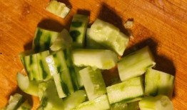 网红吃的调料汁的瓜,跟随网红脚步，解锁美食新境界