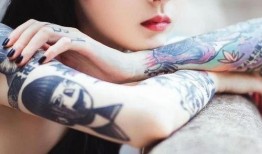 吃瓜抖音网红纹身女,揭秘吃瓜群众的网红生活面纱”